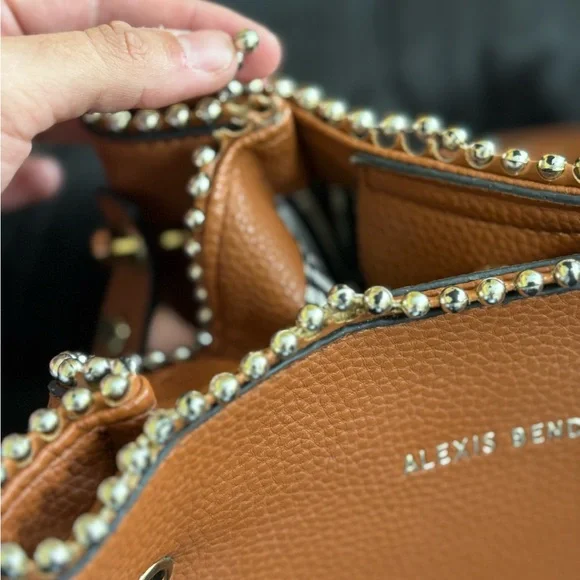 ✨ Preloved Alexis Bendel Tan Tote ✨ - Picture 6 of 8